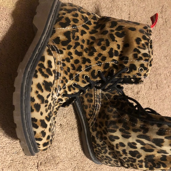 womens leopard boots